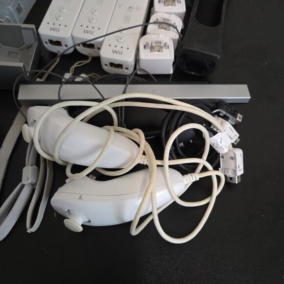 Nintendo Wii Game Console With 3 Controllers, Nunchuks, Motion Adapters, Wheel - Picture 6 of 7